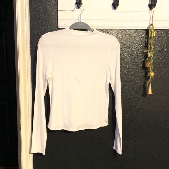 Vuori Tops - Vuori white long sleeved women’s top soft ribbed size large